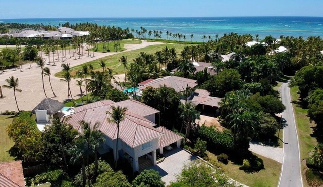 Best location PC Resort - 200yards from best beach - HOT TUB in Punta Cana