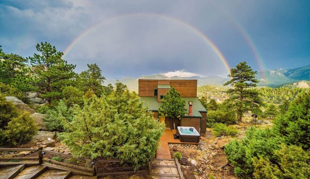 Best Views, Hot Tub Near National Park! King Beds! in Estes Park