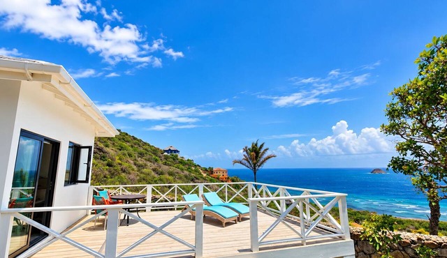 Brand New Romantic Ocean View Cottage with Private Deck at Turtle Beach in Peninsula