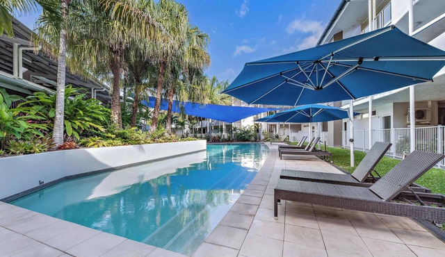 By The Sea Shore Stunning Unit Pool Spa Views in Cannonvale