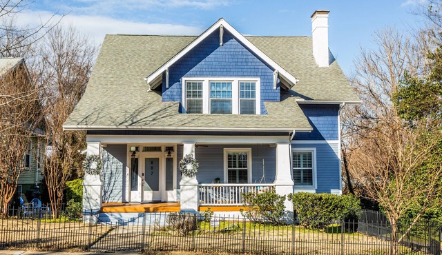 Center Downtown Raleigh, 2900sqft Home, Fenced, Porch, Grill, Clean Stylish New in Raleigh