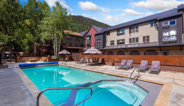 Chalet Chic Telluride Retreat | Walk to Ski & Downtown | Hot Tub + Parking in Telluride