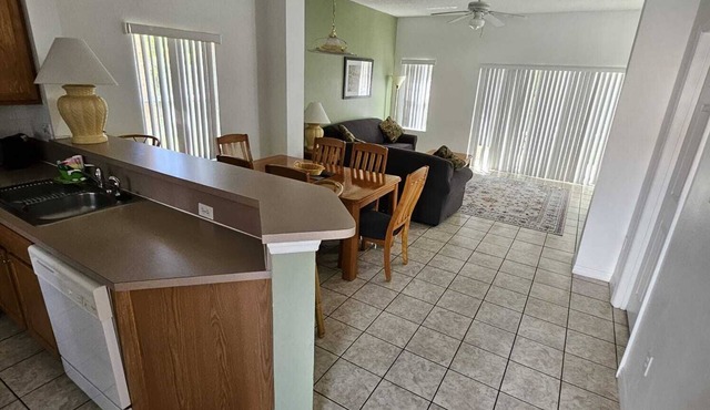 Charming 3-bedroom townhome, 15 min Drive to Disney World, and Parks in Kissimmee
