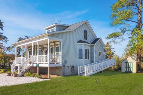 Cockleshell Cottage - Pet friendly & Handicap Accessible! in Deep Hole
