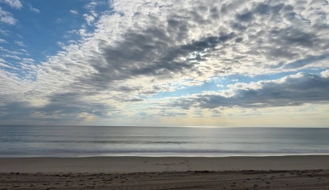 Comfy, family friendly beach house across the street from the beach! in Salisbury