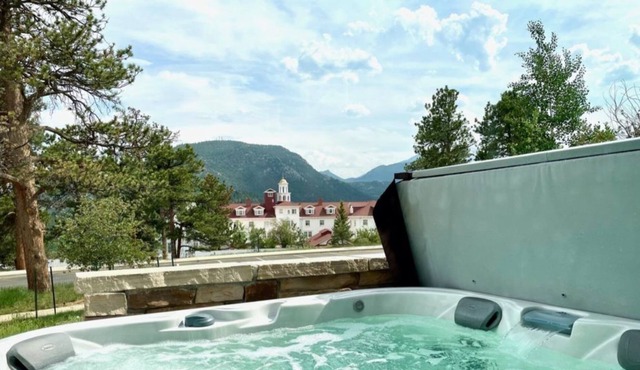 Condo w/ breathtaking views of the Rockies, patio w/ outdoor hot tub! #311 in Estes Park