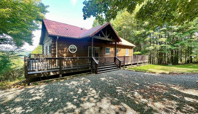 Copper Mine Cabin -Sleeps12, Hot Tub, WIFI, Foosball, Sm.Dog Friendly, Gas Logs, Firepit in Jefferson