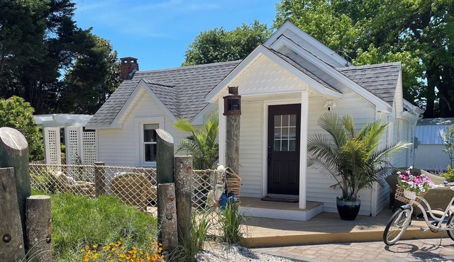 COTTAGE BLUEFISH on Chincoteague Island! A cozy island getaway -NEW REMODEL in Chincoteague