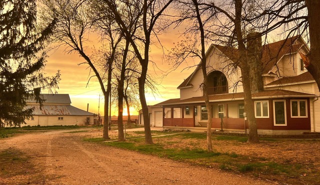 Country life secluded in an all original Victorian home. Breathtaking porch view in Ansley