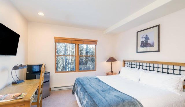 Cozy Bear Creek Lodge King Room | Heated Pool, Hot Tubs & Pet-Friendly in Mountain Village