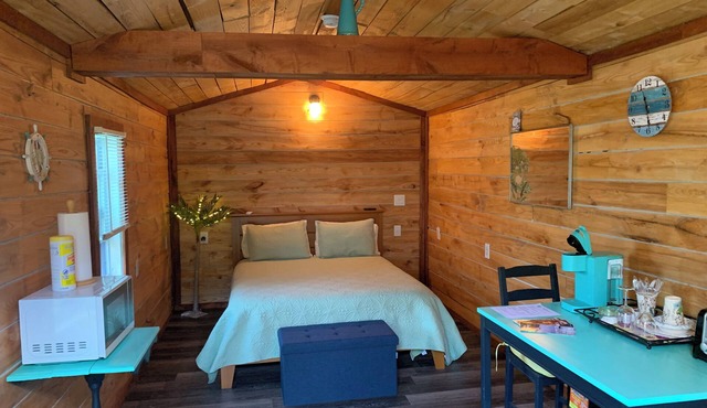 Cozy cabin with WiFi and AC in serene Watkins Glen. in Watkins Glen