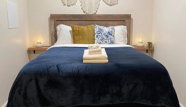 Cozy Cedar Nook in Hope