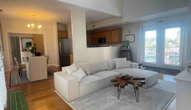 Cozy Loft with Ample Sunlight in Prospect