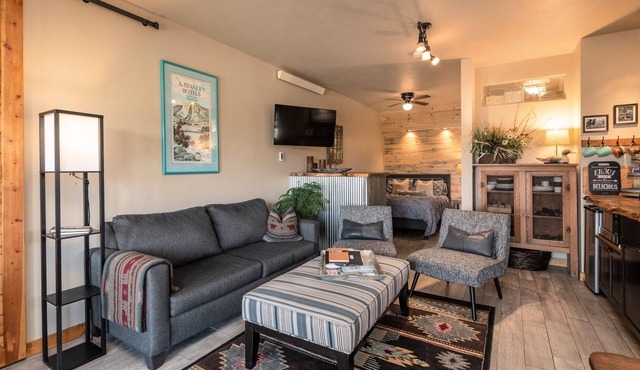 Cozy Rocky Mountain Escape - Unbeatable Views in Drake