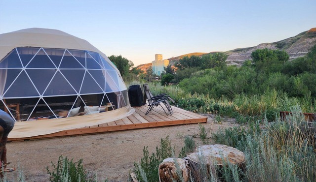 #D6 Sahara Sunset Dome- King Suite -Pets welcome in Drumheller