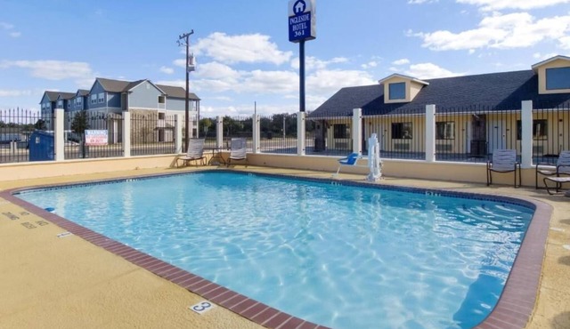 Discover Port A Nature Preserve + King Bed, Pool & Breakfast in Ingleside