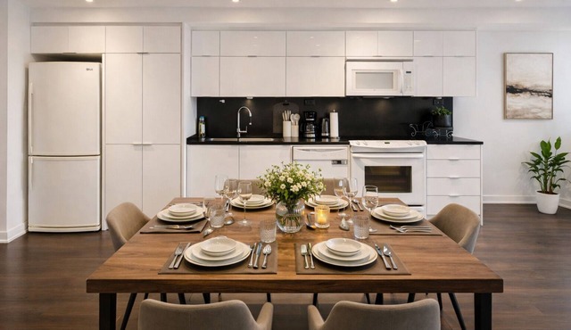 Downtown 2BR Oasis | Parking Included in Toronto
