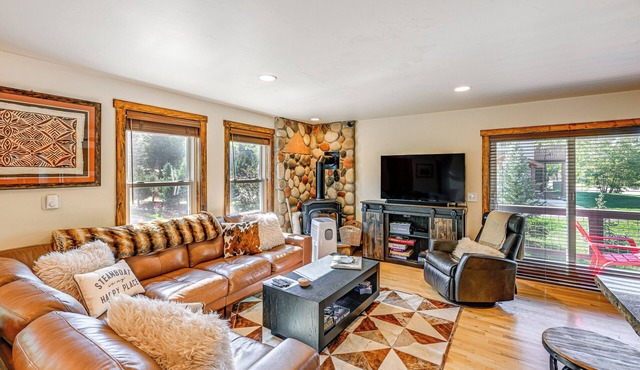 Duplex in Quiet Family Neighborhood 1 Mi to Skiing in Steamboat Springs