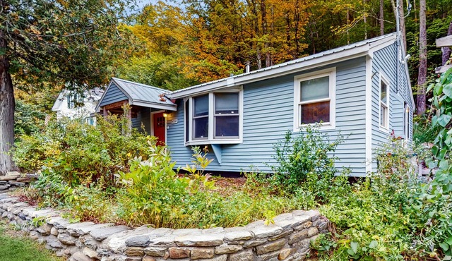 Eclectic Rustic Retreat; near river, Mt Snow, Stratton & Nat'l Forest in Wardsboro