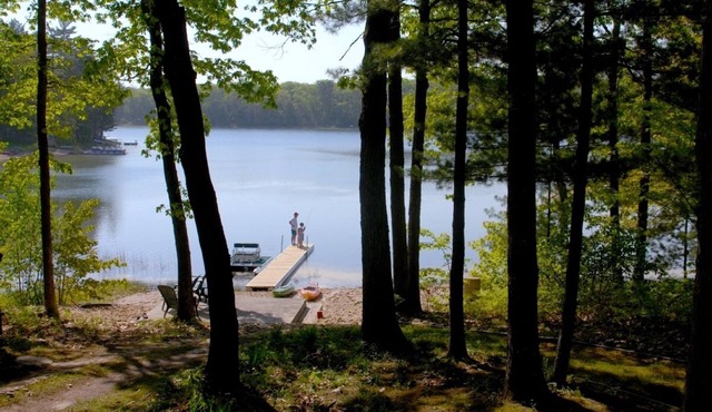 Family Fun.Lake Home,Kayaks,SUP.Pontoon Paddle Boat,Free WiF & Direct TV in Lewiston