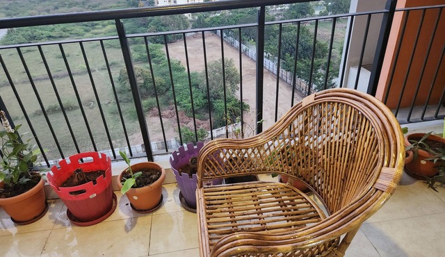 Fully professionally furnished 1200 sqft, 1 bed, 1 bath back- IT SIPCOT/OMR area in Siruseri