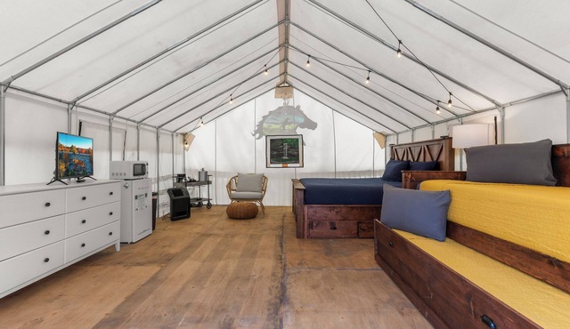 Furnished Glamping Tent/King Bed/Access to the Red River - Hallowed Horse - #2 in Stanton