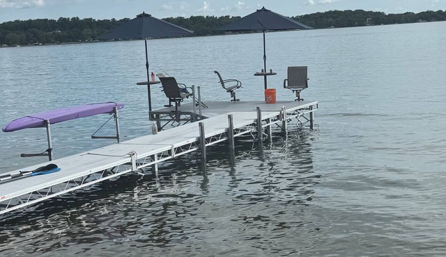 Gorgeous 3-bedroom Cabin on Pristine Eagle Lake in Battle Lake
