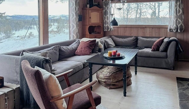 Handmade cabin by pond on Golsfjellet in Gol