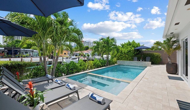 Heated Pool Waterfront Retreat – A Fun, Sun-Soaked Florida Getaway on the Waterway Escape Now! in Fort Lauderdale
