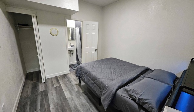 Hermoso private bedroom w/private bathroom in Aurora