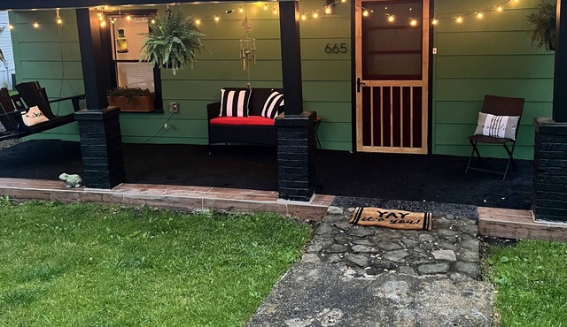 Historic trail town cozy cottage! in Olive Hill