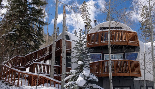 Iconic Vail Dome Hot Tub + Free Vail Parking in Vail