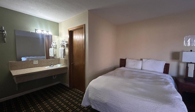 Inviting Pet-friendly Room Ideal for Travelers Exploring the Area | Free Parking in Broken Bow