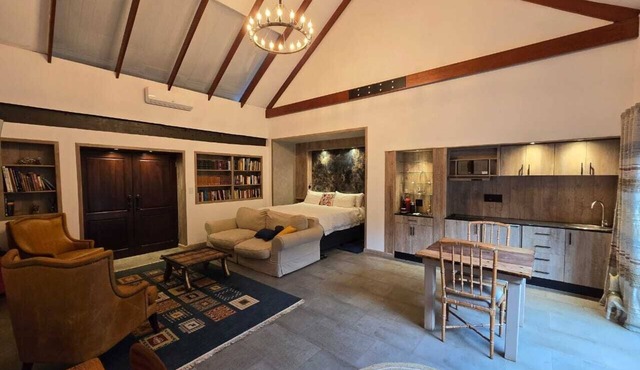 Luxurious King Room with Patio Access & AC – Breakfast Included in Pretoria