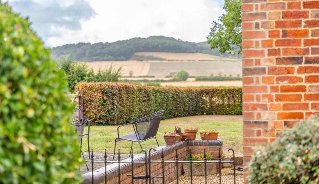 Maple Cottage - Rural Charm & Cotswold Views in Dumbleton