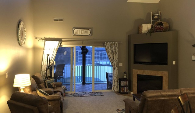 Miramar 3 Br 2 Ba + loft, 245 4A, Screened deck overlooking main channel, Wifi in Camdenton