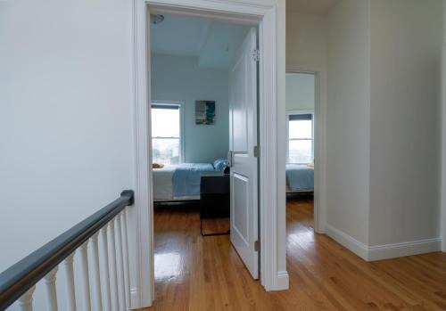 Modern & Spacious 4-Bedroom Apartment in Roxbury in Boston