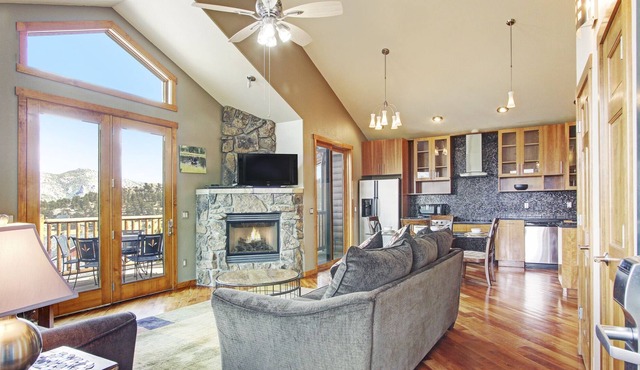 Mount Cairns 16A - 2 Br Condo with Private Hot Tub - Lake/Mountain Views! in Estes Park