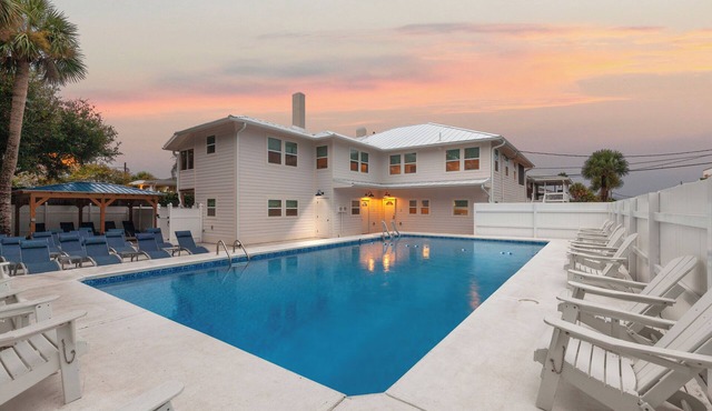 Multi-Unit Home, Steps to the Beach, Pool Access in Tybee Island