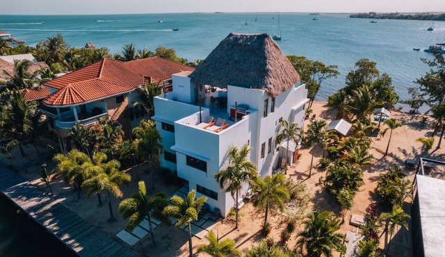 Oceanfront 5 Bedroom Private Island Villa w/Pool in Placencia