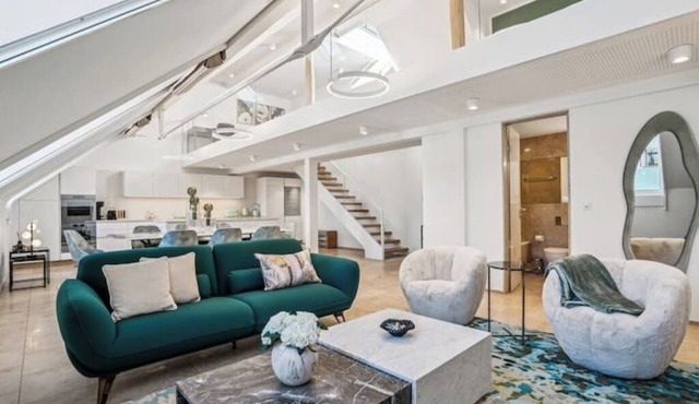 Old Town Penthouse | 360° Views | Rooftop Terrace in Zürich