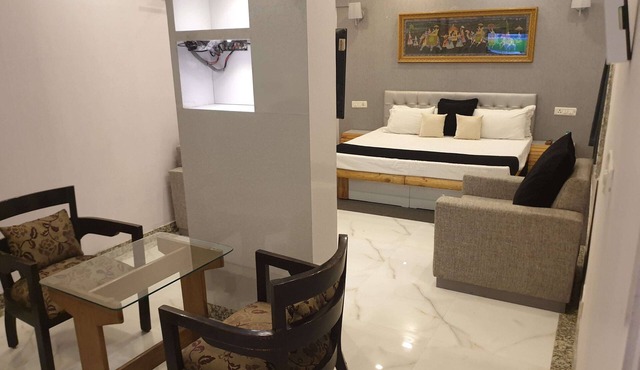 One bedroom luxurious apartment close to airport in Pocket 3