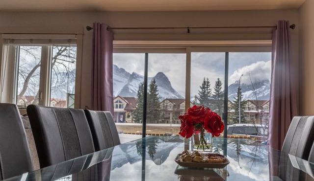 P1 - Private Hot Tub - 3 Bedroom Home - Mountain View in Canmore