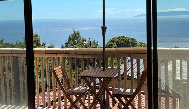 Pacific Panorama: A Sunny and Spacious 3-Story House Just 1 Hour from Tokyo. in 熱海市