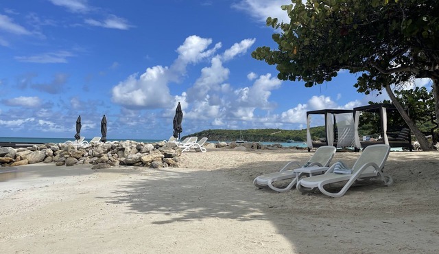 Paradise beach front condo with stunning views. (Flexible cancellations) in Antigua and Barbuda