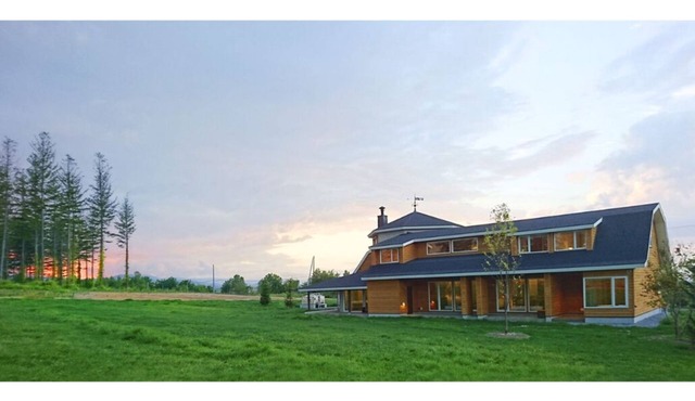 Private villa nestled on a beautiful hill in Biei ☆ A vast site of 46,000 square meters ☆ Japanese-style room ☆ Jacuzzi in 上川郡美瑛町字瑠辺蘂