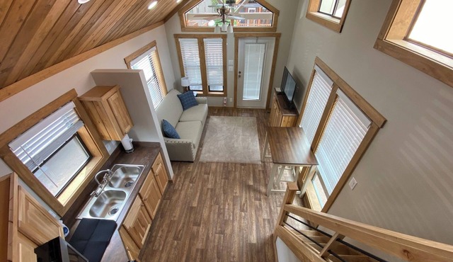 Relaxing Getaway in our Modern Cottage at Lodges of Oak Creek! in Oak Creek
