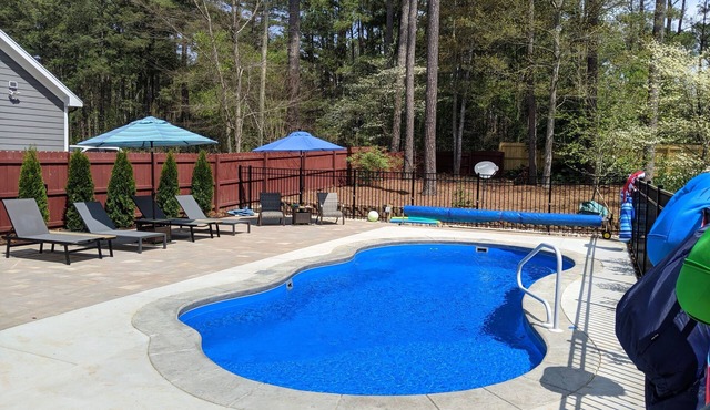 Relaxing Raleigh Retreat w/Heated Saltwater Pool, HotTub, Screened Porch&FirePit in Raleigh