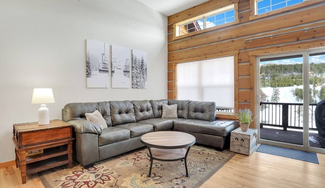 Rendezvous - Majestic Views|Hike|Bike|Ski and Ski Locker Available! in Fraser