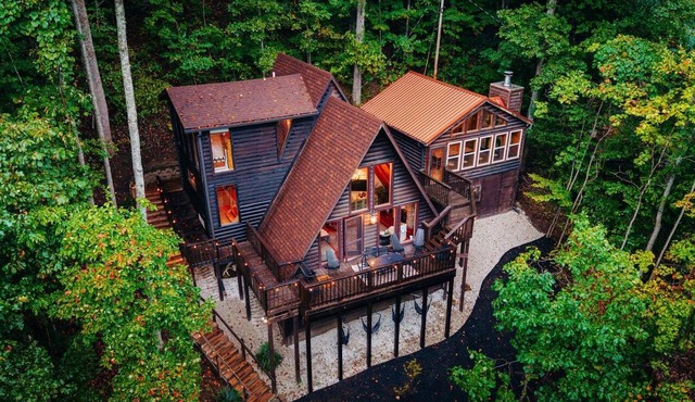 RRG cottage - cave fire pit, hot tub, & pool table in Stanton